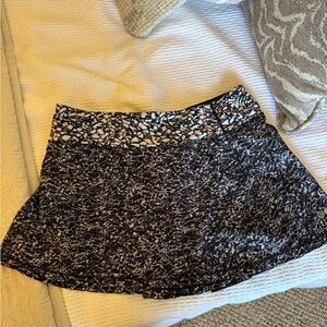 Black and White Lulu Lemon Skirt size 6